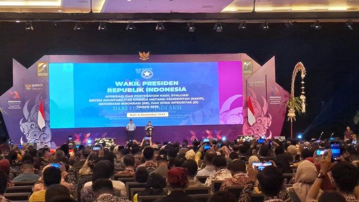 Maruf Amin saat memberikan apresiasi bidang reformasi birokrasi di Bali (Lisye/detikcom)
