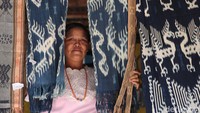 Sebagai informasi, tersedianya jaringan internet di Sumba Timur tidak terlepas dari kehadiran Proyek Palapa Ring Timur yang dijalankan oleh Badan Aksesibilitas Telekomunikasi dan Informasi (Bakti Kominfo). Proyek ini melibatkan kombinasi kabel laut dan darat untuk menghubungkan internet dari Indonesia wilayah bagian Barat, Tengah dan Timur.