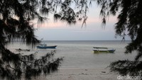Pantai Walakiri menawarkan pemandangan yang sangat indah, menenangkan dan eksotis.
