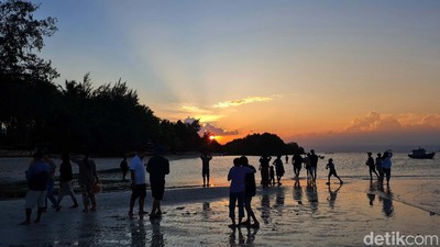 Menikmati Indahnya Pantai Walakiri NTT