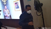 Firli langsung memasuki gedung Bareskrim Polri usai tiba. Ia tak mengucapkan sepatah katapun.  
