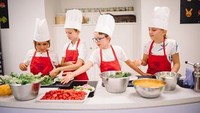Museum makanan pertama di dunia ini juga menghadirkan program belajar memasak untuk anak-anak. Berbagai bahan makanan dihadirkan untuk diolah anak-anak. Foto: dok. Alimentarium