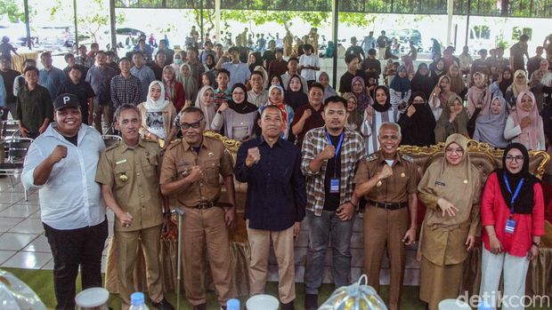 UMKM di Kabupaten Pangkajene dan Kepulauan mendapatkan pelatihan go digital bertajuk Digital Entrepreneurship Academy. Acara ini hasil kerja sama antara BBPSDMP Kominfo Makassar, Bakti Kominfo, Bea Cukai Makassar, dan Pemda Kabupaten Pangkep.