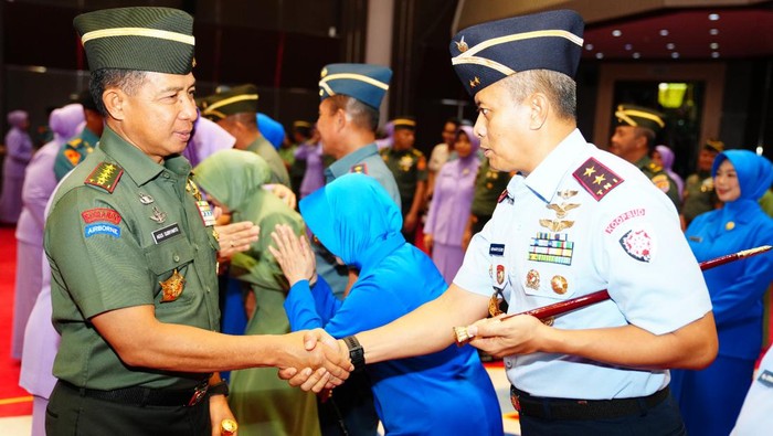 Panglima TNI Jenderal Agus Subiyanto memimpin upacara kenaikan pangkat 37 Pati TNI