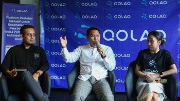 CTO & Co-Founder Rey Bobby Siagian, COO & Co-Founder QolaQ Lifedoory Hatumessen, CEO & Co-Founder Carta Wallet Teguh Kurniawan H berfoto saat peluncuran QolaQ di Jakarta, Selasa (5/12/2023).