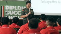 Tantangan yang dikenal dengan program pelatihan dan pengembangannya yang ketat ini bertujuan untuk menanamkan rasa nasionalisme, integritas, dan keterlibatan masyarakat, ujar Mayjen TNI Fulad, S.Sos, M.Si, Tenaga Ahli Pengajar Bidang Ideologi Lemhanas.  