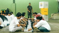 Dalam tahap bootcamp kali ini, challengers diberikan pengalaman yang berbeda. Sejalan dengan manifesto DSC yaitu Karakter Bangsa, Governance, Environment dan Social Culture, 45 challengers mendapatkan sesi khusus bela negara dari Lemhanas dan Brigade Infanteri 17 di Cijantung, Jakarta Timur.