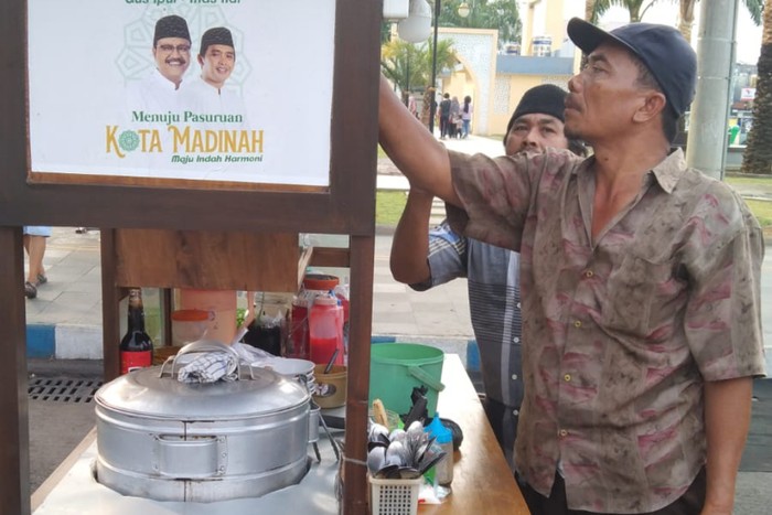 PKL Alun-alun Ungkap Syukur Dapat Gerobak Gratis dari Pemkot Pasuruan