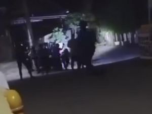 Bentrok Warga Dua Desa di Bima, Satu Orang Terkena Panah-Rumah Terbakar
