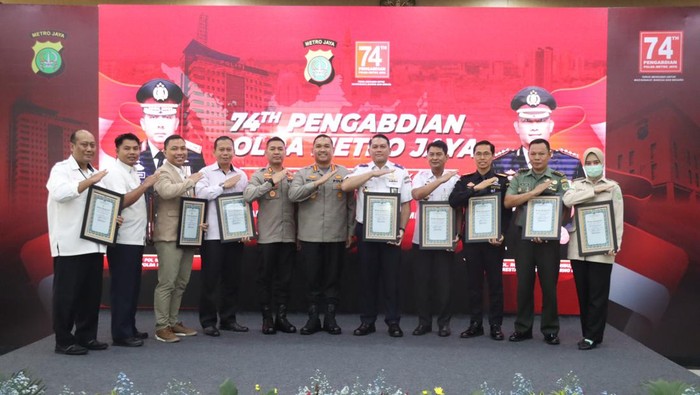 Polresta Bandara Soekarno-Hatta meminta jajaran tulus melayani masyarakat.