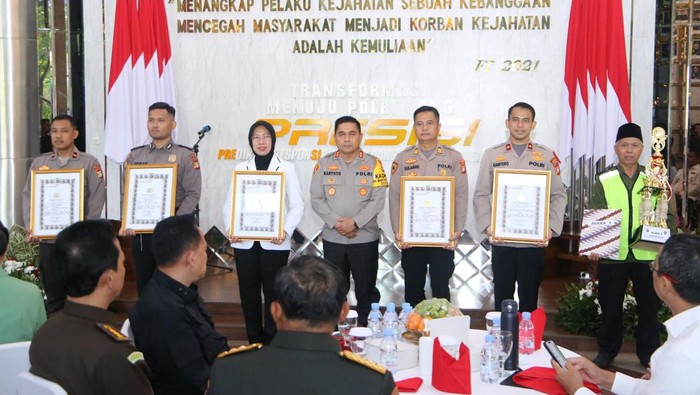 Poskamling binaan Polsek Mampang Prapatan meraih juara 1 lomba Pos Satkamling di HUT ke-74 Polda Metro Jaya.