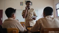 Infrastruktur dan akses ke Segeram yang sulit serta sedikitnya jumlah penduduk Segeram dinilai menjadi penyebabnya.  