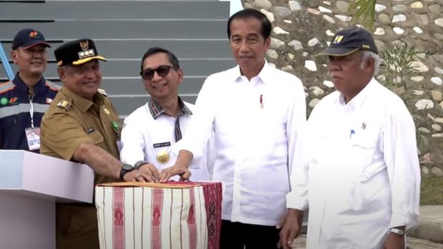 Presiden Joko Widodo (Jokowi) meresmikan Sistem Penyediaan Air Minum (SPAM) Kali Dendeng di Kupang, Nusa Tenggara Timur, Rabu (6/12/2023). (YouTube/Sekretariat Presiden)