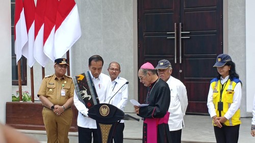 Presiden Jokowi Resmikan Gereja Katedral Kota Kupang, NTT, Rabu (6/12/2023). Gereja itu sempat rusak setelah diterjang badai siklon tropis seroja.
