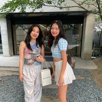 Mezzaluna dan Tallulah sendiri sebenarnya memiliki jarak usia yang cukup jauh, yaitu 6 tahun. Mezzaluna saat ini diketahui berusia 22 tahun. Walaupun demikian pasangan adik dan kakak itu selalu terlihat akur. Foto: Instagram/realmemi