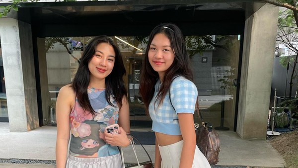 7 Foto 2 Putri Bimbim Slank Sudah Beranjak Dewasa, Sama-sama Cantik & Stylish
