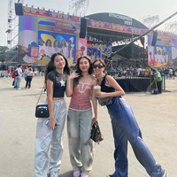 Dari unggahan terlihat Mezzaluna dan Tallulah kerap bepergian bersama. Gaya fashionnya yang stylish membuat penampilan keduanya semakin menawan. Foto: Instagram/realmemi