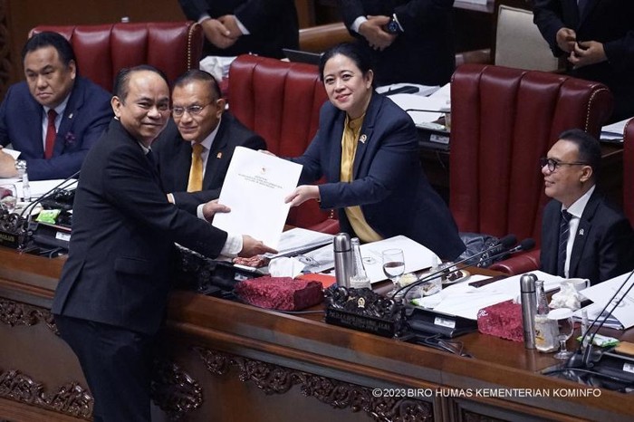 Rancangan Undang-Undang tentang Perubahan Kedua Undang-Undang Nomor 11 Tahun 2008 tentang Informasi dan Transaksi Elektronik (ITE) resmi disahkan. Pengesahan itu dilakukan dalam rapat Paripurna Dewan Perwakilan Rakyat RI di Gedung Nusantara II DPR RI, Senayan, Jakarta Pusat, Selasa (5/12).