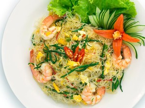 Menu Harian Ramadan 14: Sederhana Lezat! Suun Goreng Udang dan Sup Kimlo Komplet