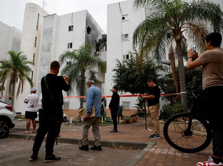 Roket dari Gaza Hantam Apartemen di Israel