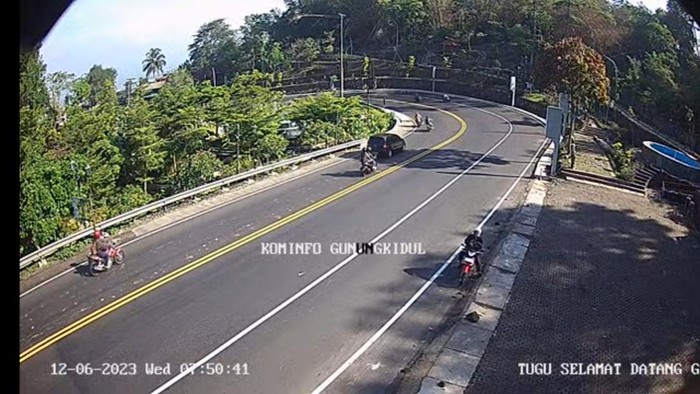 Ruas jalan Jogja-Wonosari, Patuk, Gunungkidul, Rabu (6/12/2023) pukul 07.50 WIB