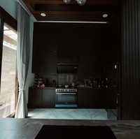 Dapur menjadi salah satu area favorit Rachel di rumah. Aku suka masak, tapi bukan jago ya, ujarnya. (Foto: YouTube/AH)