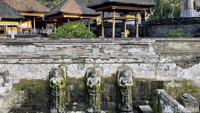 Sapta Gangga atau Sapta Nadi di Goa Gajah, Gianyar, Bali