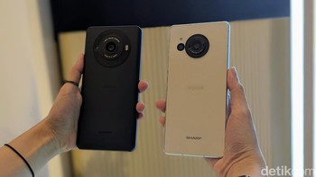 Aquos R8s dibanderol dengan harga Rp 12.999.000, sedangkan R8s Pro dilepas dengan harga Rp 15.999.000. Keduanya sudah dapat dipesan di channel Sharp, Erafone Group, dan offline mulai hari ini. Foto: Virgina Maulita Putri/detikinet