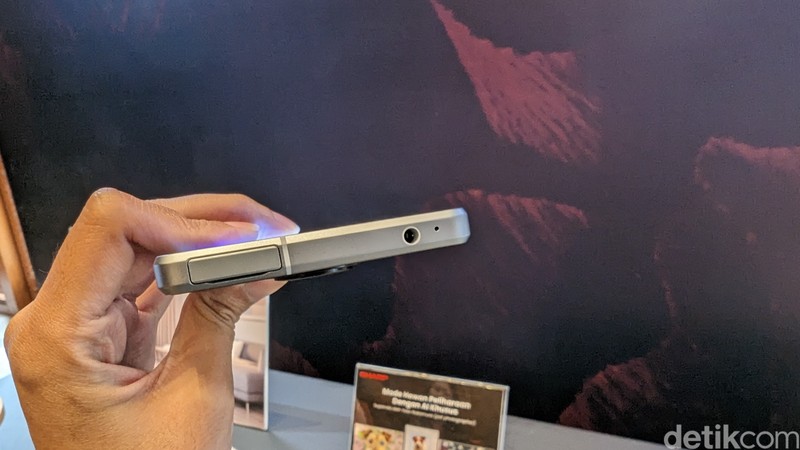 Sharp Aquos R8s series