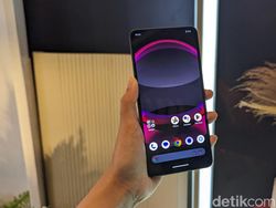 Wujud Sharp Aquos R8s Series, HP Flagship Masih Punya Headphone Jack