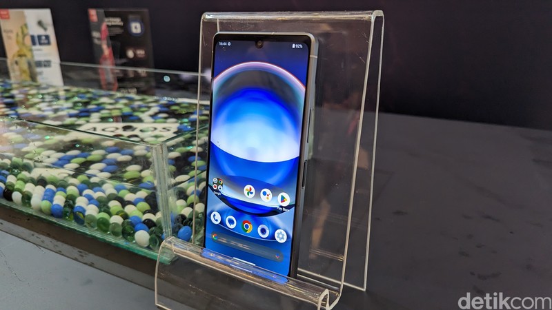 Sharp Aquos R8s series