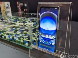 Wujud Sharp Aquos R8s Series, HP Flagship Masih Punya Headphone Jack