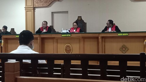 Sidang vonis ayah perkosa anak di PN Negara, Jembrana, Bali.