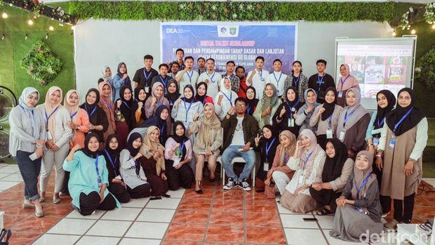 UMKM di Kabupaten Pangkajene dan Kepulauan mendapatkan pelatihan go digital bertajuk Digital Entrepreneurship Academy. Acara ini hasil kerja sama antara BBPSDMP Kominfo Makassar, Bakti Kominfo, Bea Cukai Makassar, dan Pemda Kabupaten Pangkep.