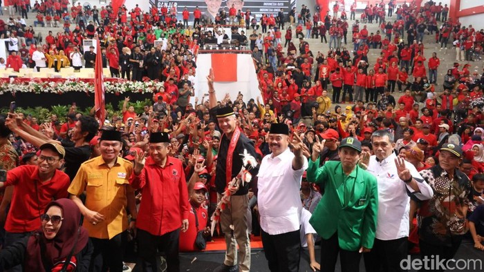 Temui Simpatisan dan TPD Kaltim, Ganjar Disambut Meriah Temui Simpatisan dan TPD Kaltim, Ganjar Disambut Meriah
