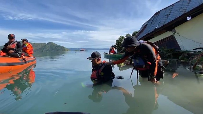 Tim Basarnas akan mencari korban hilang banjir bandang Humbahas dengan menyelam di Danau Toba. (Foto: Dok. Basarnas Medan)