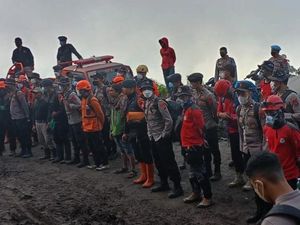 Identitas 75 Pendaki Gunung Marapi: 74 Sudah Dievakuasi, 1 Masih Dicari
