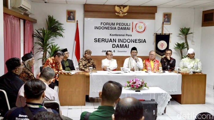 Tokoh Agama Deklarasikan Seruan Indonesia Damai Sejumlah tokoh agama berkumpul di Jakarta. Mereka menggelar deklarasi dan seruan Indonesia damai.