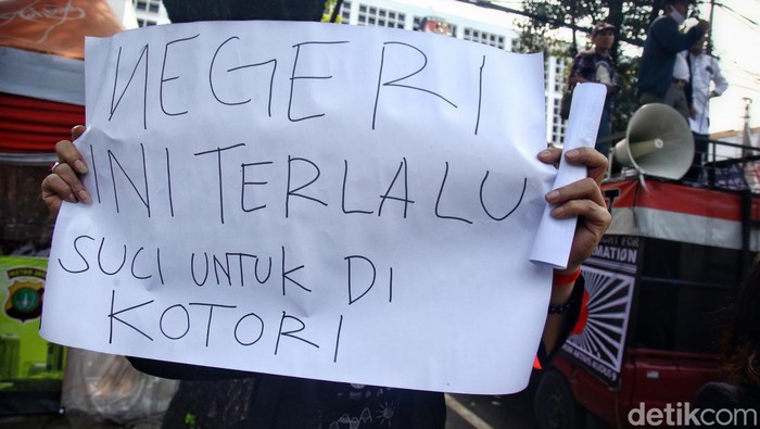 Unjuk Rasa Tuntut KPU Bekerja Profesional dan Jurdil Unjuk Rasa Tuntut KPU Bekerja Profesional dan Jurdil