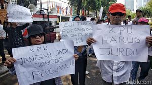 Unjuk Rasa Tuntut KPU Bekerja Profesional dan Jurdil