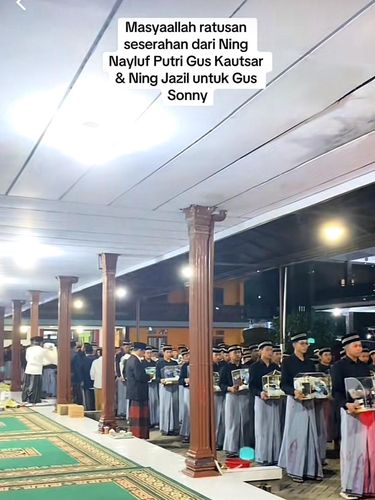 Video ratusan santri membawa seserahan viral di TikTok