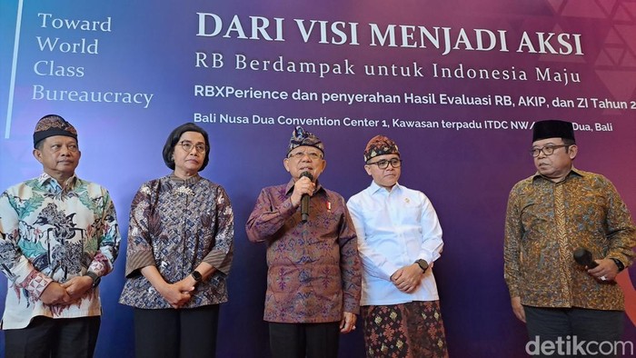 Wakil Presiden Maruf Amin (tengah) (Lisye/detikcom).