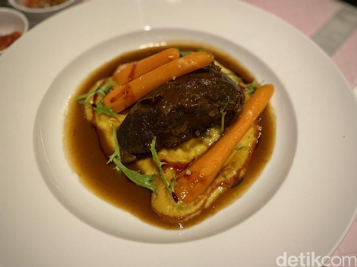 XXX by Leon Goldstein XXX by Leon Goldstein