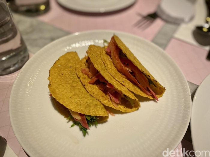 XXX by Leon Goldstein XXX by Leon Goldstein