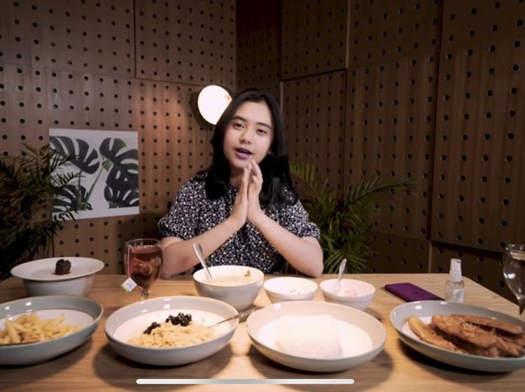 Ziva Magnolya Hobi Mukbang hingga  Masak Seblak dan Mie Instan