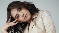 Ziva Magnolya sedang ramai diperbincangkan setelah mengeluarkan lagu baru bersama Arsy Widianto. Kedua nya pun tampak dijodohkan oleh para penggemar. Foto: Instagram @zivamagnolya / YouTube