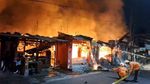 6 Unit Ruko Barang Antik di Jalan Padmosusastro Ludes Terbakar