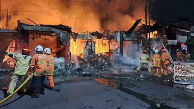 6 Unit Ruko di Jalan Padmosusatro Surabaya Ludes Terbakar, Diduga Korsleting Listrik
