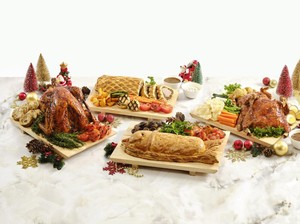 Ada Iga Sapi Panggang hingga Salmon Coulibiac Spesial Natal di Sini