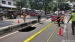 Penampakan Aspal Jalan Bandung Kota Malang Ambles
